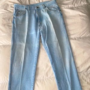 Wrangler jeans light wash color